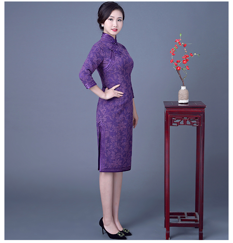 復(fù)古端莊大氣旗袍，紫色中長袖旗袍裙