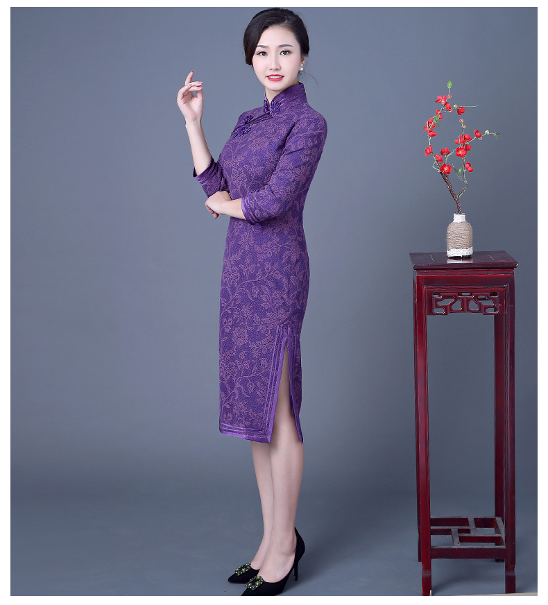復(fù)古端莊大氣旗袍，紫色中長袖旗袍裙