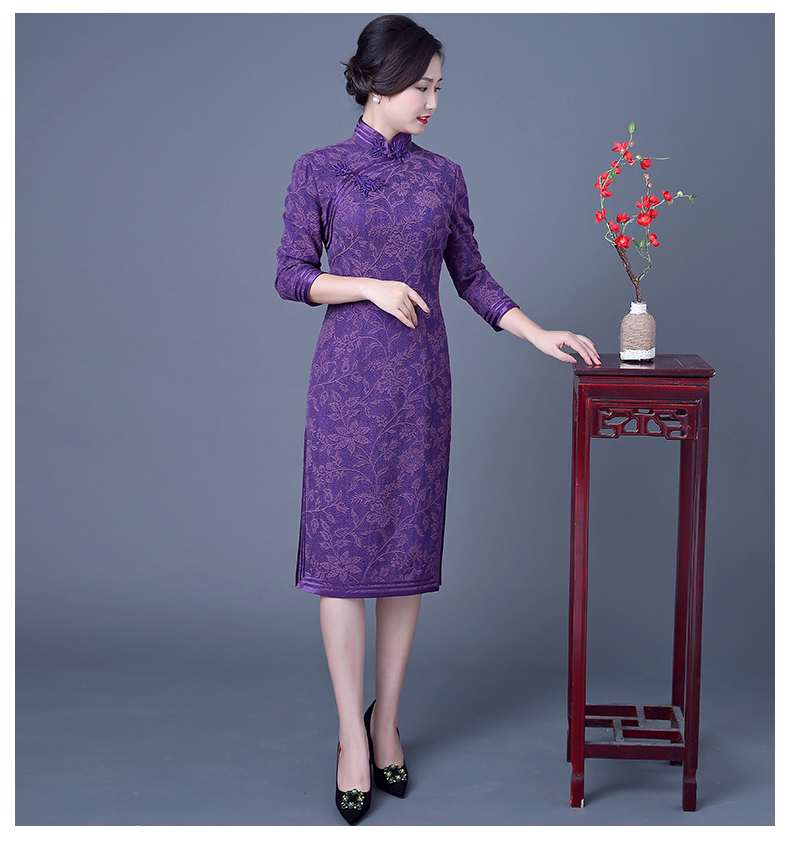 復(fù)古端莊大氣旗袍，紫色中長袖旗袍裙