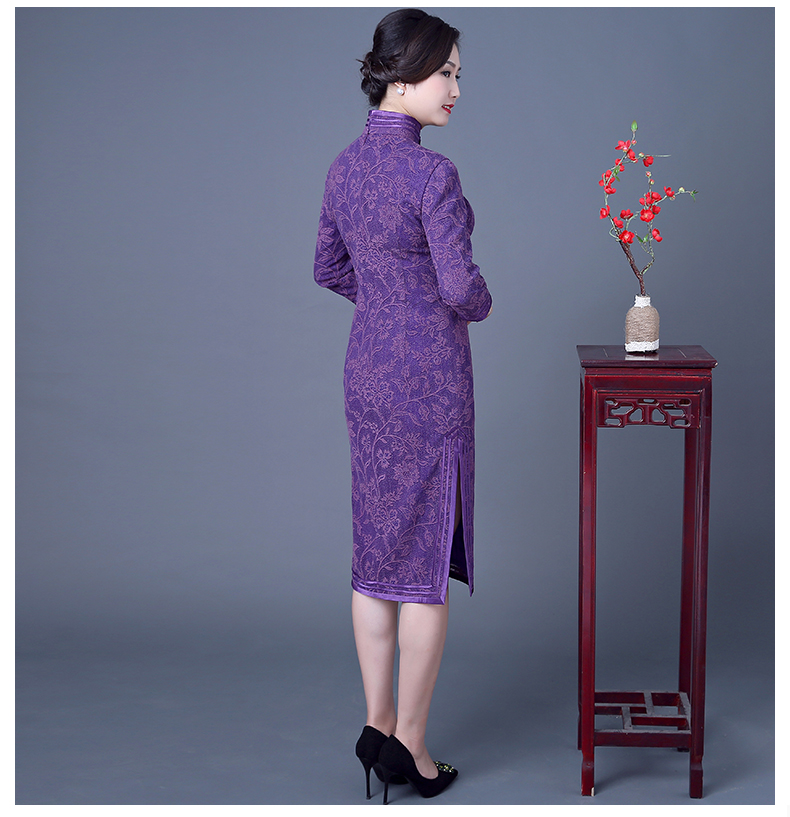 復(fù)古端莊大氣旗袍，紫色中長袖旗袍裙