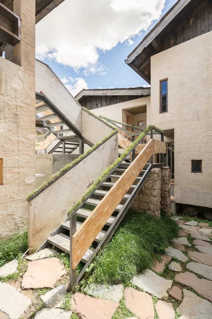 香格里拉·言?意，頗有古代山水畫的意境