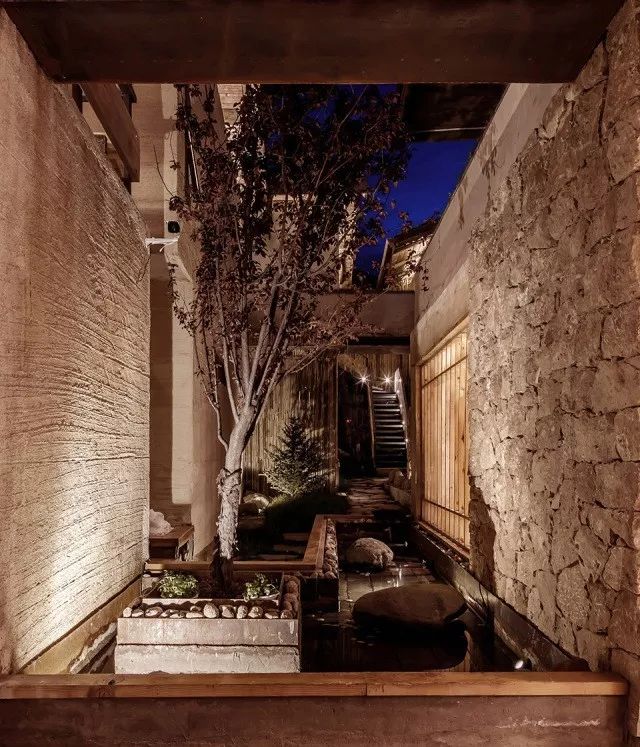 香格里拉·言?意，頗有古代山水畫的意境