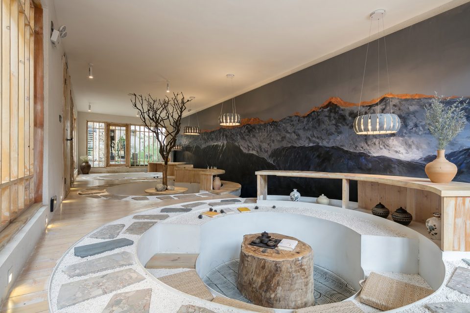 香格里拉·言?意，頗有古代山水畫的意境