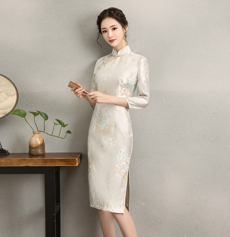 清新淡雅繡花旗袍，中袖優(yōu)雅旗袍裙