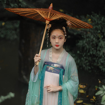 庭院長(zhǎng)廊帶傘女生頭像，唯美古風(fēng)真人頭像