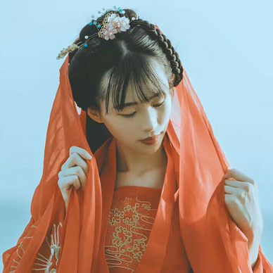 烈焰紅衣女生頭像，唯美古風(fēng)真人頭像