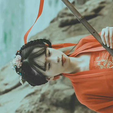 烈焰紅衣女生頭像，唯美古風(fēng)真人頭像