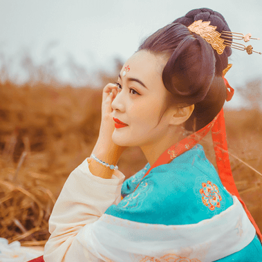 紅妝帶折扇女生頭像，唯美古風真人頭像