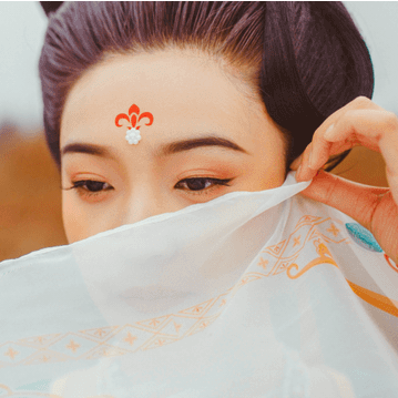 紅妝帶折扇女生頭像，唯美古風真人頭像