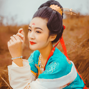 紅妝帶折扇女生頭像，唯美古風真人頭像