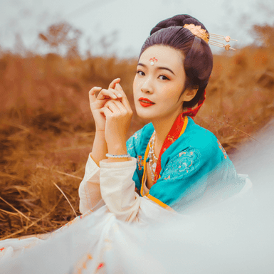 紅妝帶折扇女生頭像，唯美古風真人頭像