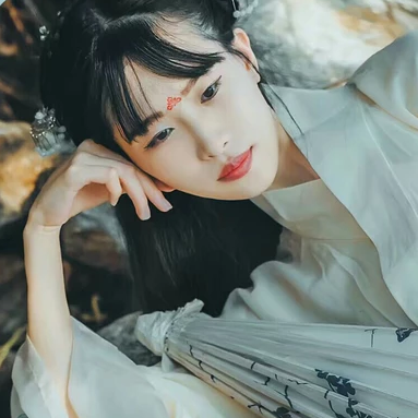 素衣帶傘和團(tuán)扇女生頭像，唯美古風(fēng)真人頭像
