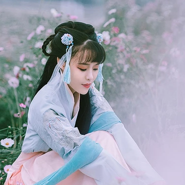 花叢中女生頭像，唯美古風(fēng)真人頭像