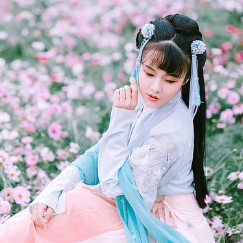 花叢中女生頭像，唯美古風(fēng)真人頭像