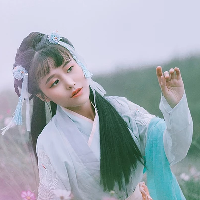 花叢中女生頭像，唯美古風(fēng)真人頭像