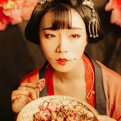 妖艷紅衣女生頭像，唯美古風真人頭像