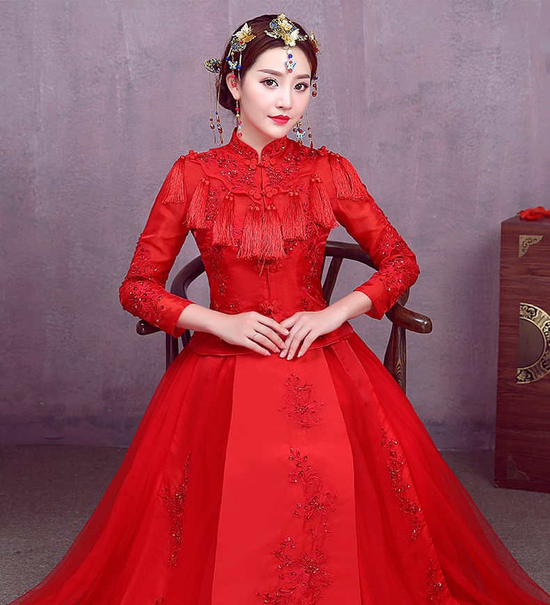 簡(jiǎn)約紅色中式禮服，流蘇家佳樂文學(xué)新娘結(jié)婚禮服