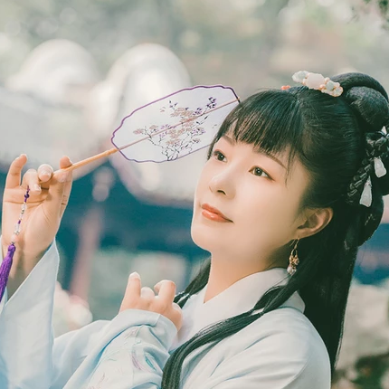 庭院帶團扇女生頭像，唯美古風(fēng)真人頭像