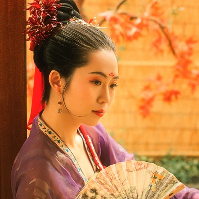 漢服帶折扇女生頭像,唯美古風(fēng)真人頭像