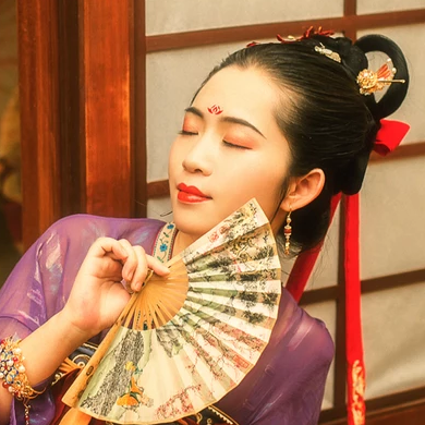 漢服帶折扇女生頭像,唯美古風(fēng)真人頭像
