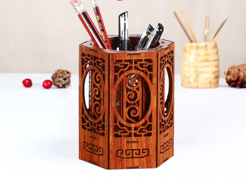 古典家佳樂(lè)文學(xué)鏤空花紋木質(zhì)筆筒