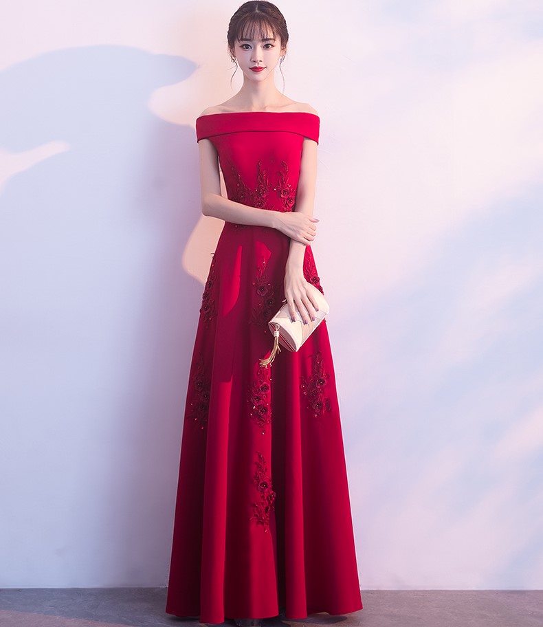 一字肩中式禮服，蕾絲花裝飾晚禮服