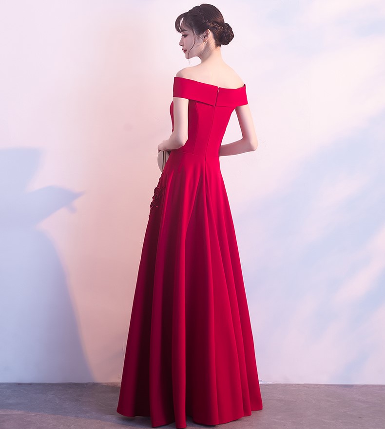 一字肩中式禮服，蕾絲花裝飾晚禮服