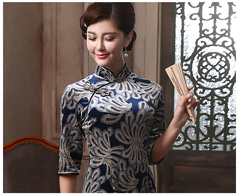 古韻貴媚旗袍，復(fù)古絲絨中袖旗袍裙