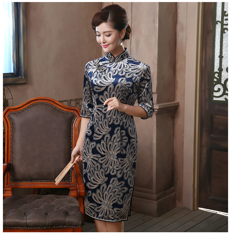 古韻貴媚旗袍，復(fù)古絲絨中袖旗袍裙
