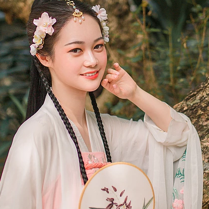 粉嫩花朵少女頭像，唯美古風(fēng)真人頭像