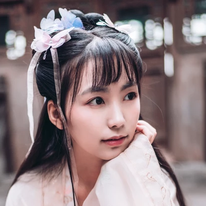 粉紅少女帶團(tuán)扇頭像，唯美古風(fēng)真人頭像