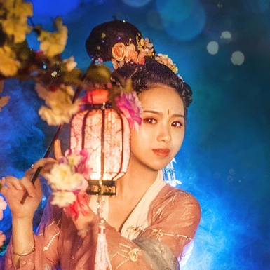五彩星空提燈少女頭像，唯美古風真人頭像