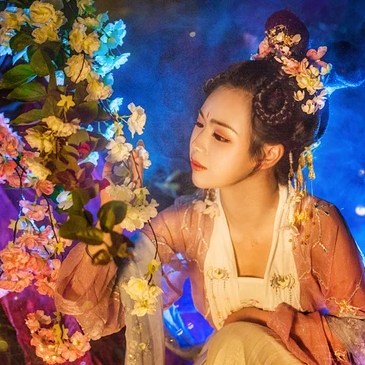 五彩星空提燈少女頭像，唯美古風真人頭像