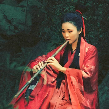 瀟灑霸氣紅衣帶折扇女生頭像，唯美古風(fēng)真人頭