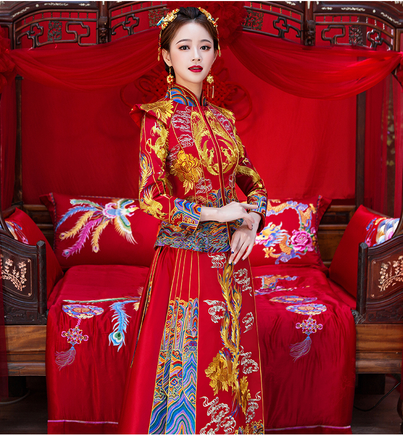 花開(kāi)牡丹中式禮服，古韻悠揚(yáng)奢華刺繡新娘禮服