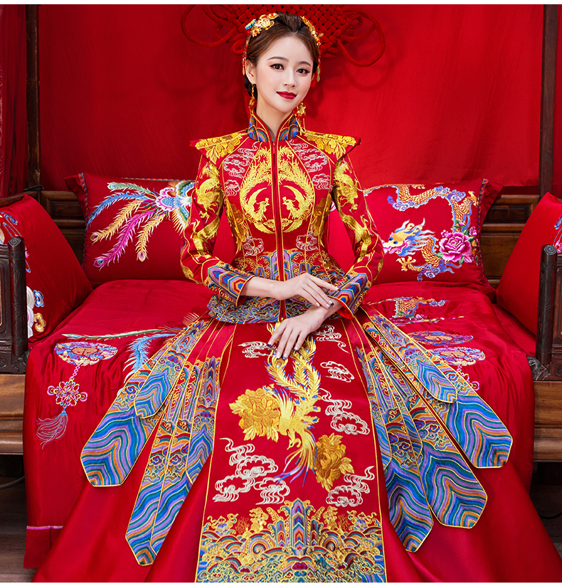花開(kāi)牡丹中式禮服，古韻悠揚(yáng)奢華刺繡新娘禮服
