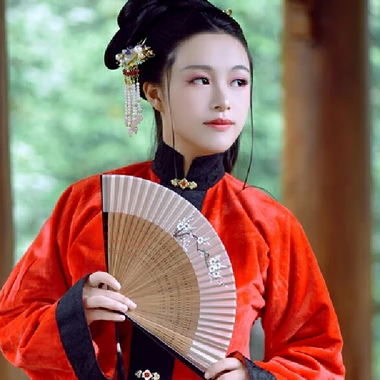 紅衣華服女生頭像，唯美古風真人頭像