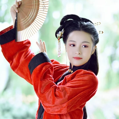 紅衣華服女生頭像，唯美古風真人頭像
