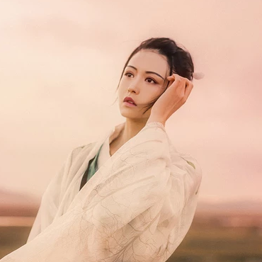 瀟灑騎馬女生頭像，唯美古風真人頭像