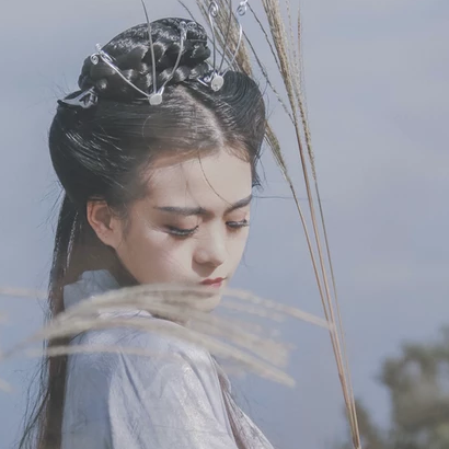 風中俠客女生頭像，唯美古風真人頭像