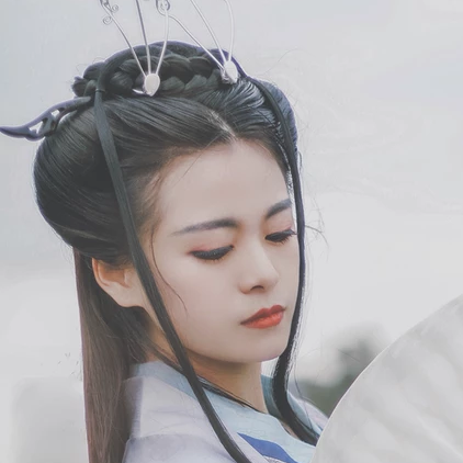 風中俠客女生頭像，唯美古風真人頭像