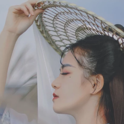 風中俠客女生頭像，唯美古風真人頭像