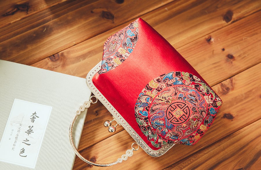 家佳樂(lè)文學(xué)特色紅色龍團(tuán)圖案手工包