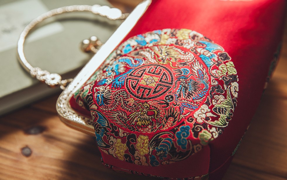 家佳樂(lè)文學(xué)特色紅色龍團(tuán)圖案手工包