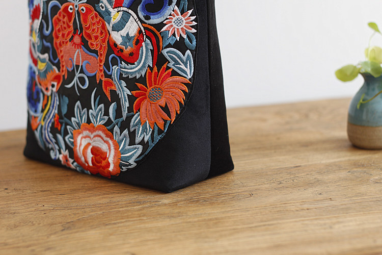 家佳樂(lè)文學(xué)吉祥鯉魚(yú)圖案刺繡手工包