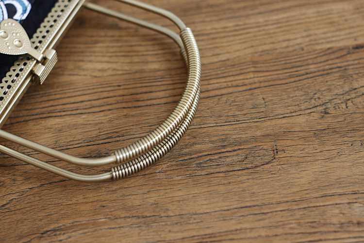 家佳樂(lè)文學(xué)吉祥鯉魚(yú)圖案刺繡手工包