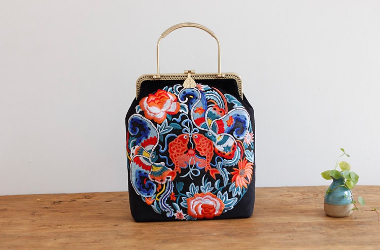 家佳樂(lè)文學(xué)吉祥鯉魚(yú)圖案刺繡手工包