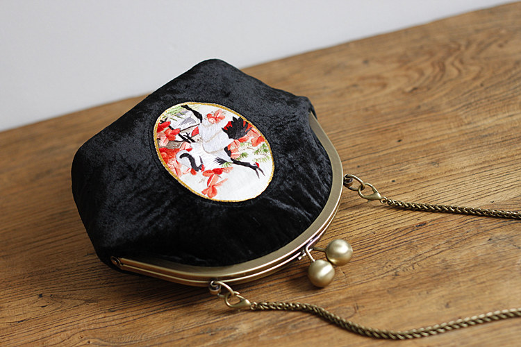 復(fù)古仙鶴刺繡斜跨包，唯美黑色絲絨手工包