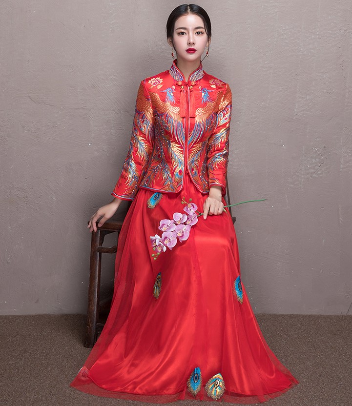 鳳凰刺繡新娘禮服，輕紗裙擺中式禮服
