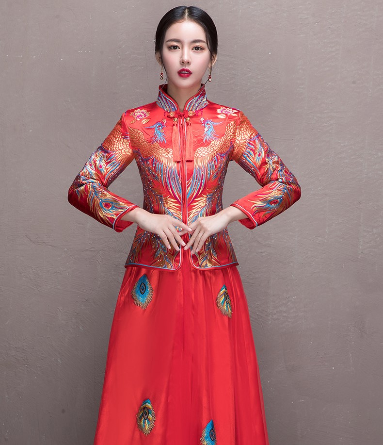 鳳凰刺繡新娘禮服，輕紗裙擺中式禮服